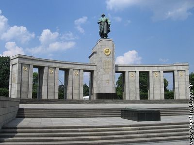 Das Sowjetische Ehrenmal im Tiergarten
