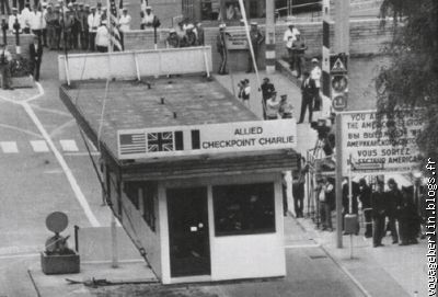 Le Checkpoint Charlie original